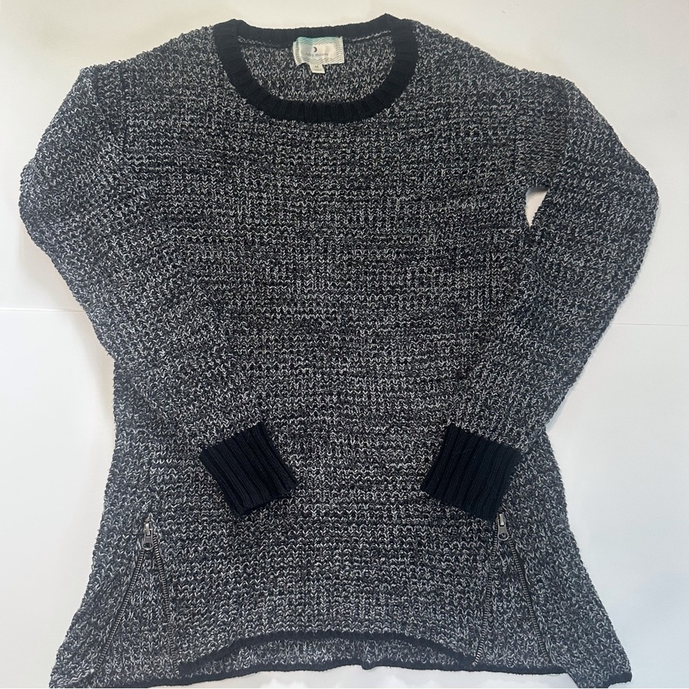 Anthropologie Ruby Moon Long Sleeve Gray Black Flare Hem Sweater Women’s medium